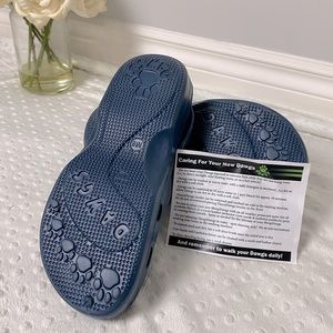 Men’s Dawg Shoes (size 8)